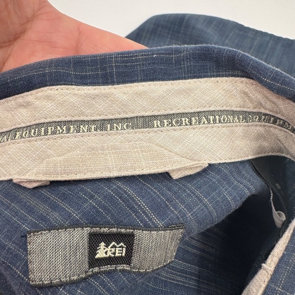 Rei Shirt Men Small Blue Button Up Short Sleeves Lightweight Rayon Blend Casual - Picture 5 of 10
